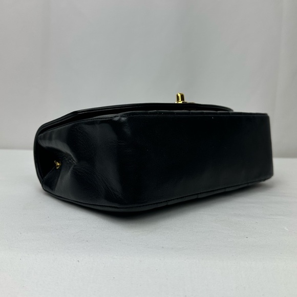 Chanel Diana Small Single Flap Black Lambskin Gold Chain Bag - Picture 4 of 15